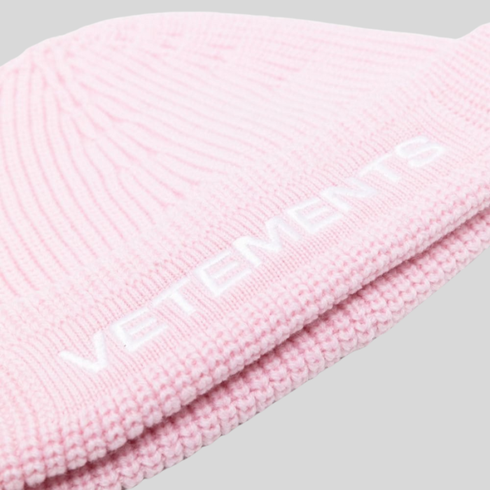 VETEMENTS Pink logo-embroidered merino beanie